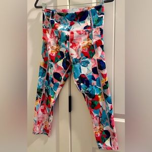 Zyia crop Light n Tight zipper pockets size 8-10 EUC